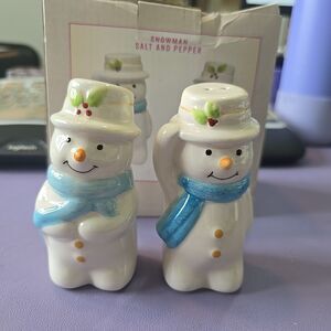 Holiday Cracker Barrel Snowman salt and pepper shakers
